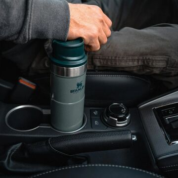 Stanley Trigger-Action Termos Bardak 0.59 LT Yeşil